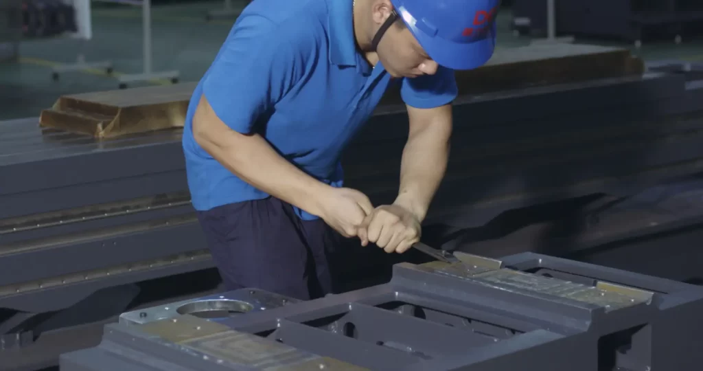 A technician calibrates a CNC machine and clamps a workpiece, simulating test machining. Parameter adjustment and fixture adaptation ensure micron-level tolerances and batch consistency for engine/gear components.